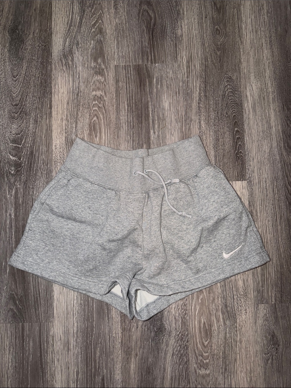 Nike Women’s Light Gray Athletic Pull-On Shorts